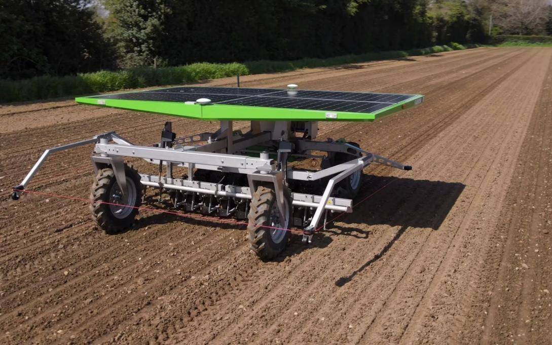 How do Germans use robots to farm? It is foreseeable that farmers may become high-tech and sophisticated professions in the future