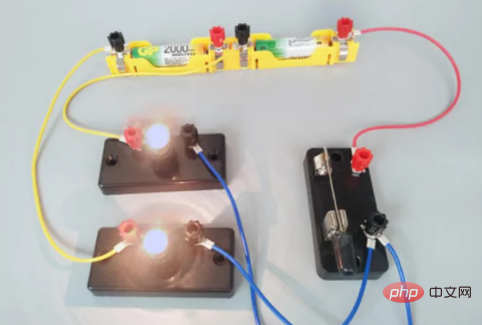 Are household circuits connected in series or parallel?